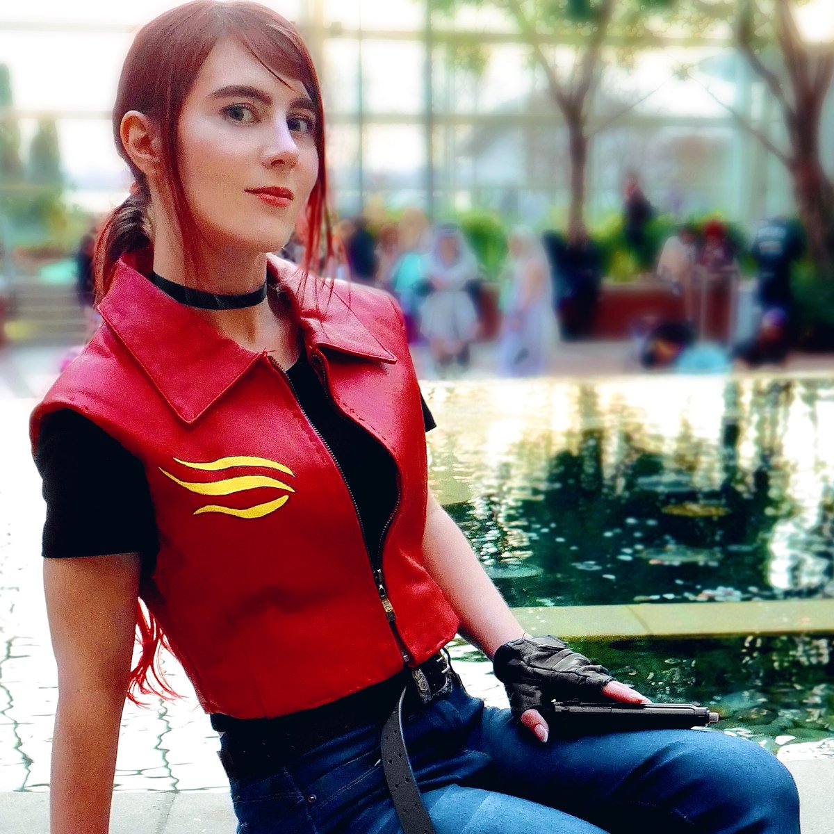 HopeHavoc's tweet photo. I love the colors in these Katsucon (2020) photos so much 🥺❤️ 
Photography by @vjoltedits 🥰
Claire Redfield cosplay by me ofc ✨
#REBHFun https://t.co/oReW6JjOf9