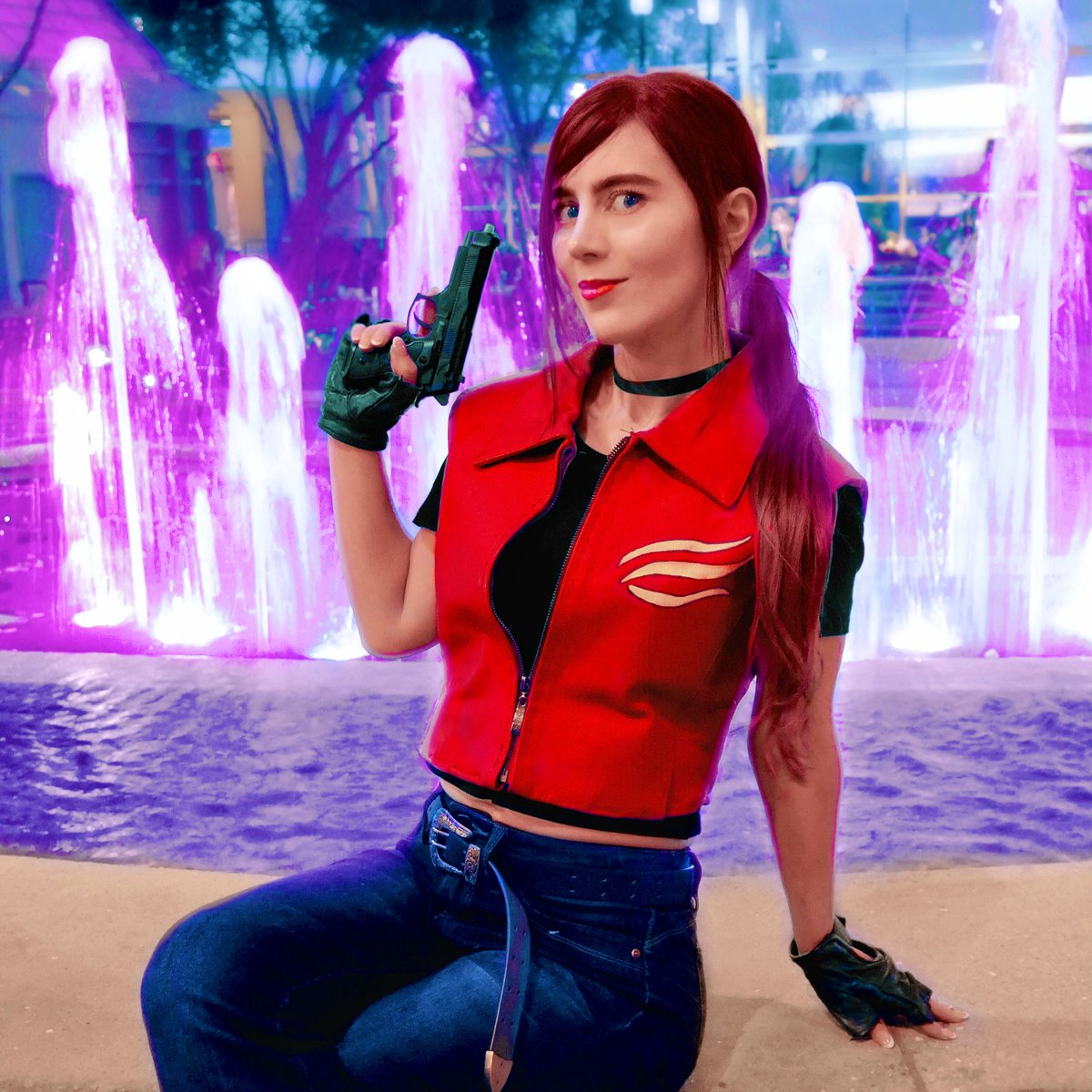 HopeHavoc's tweet photo. I love the colors in these Katsucon (2020) photos so much 🥺❤️ 
Photography by @vjoltedits 🥰
Claire Redfield cosplay by me ofc ✨
#REBHFun https://t.co/oReW6JjOf9