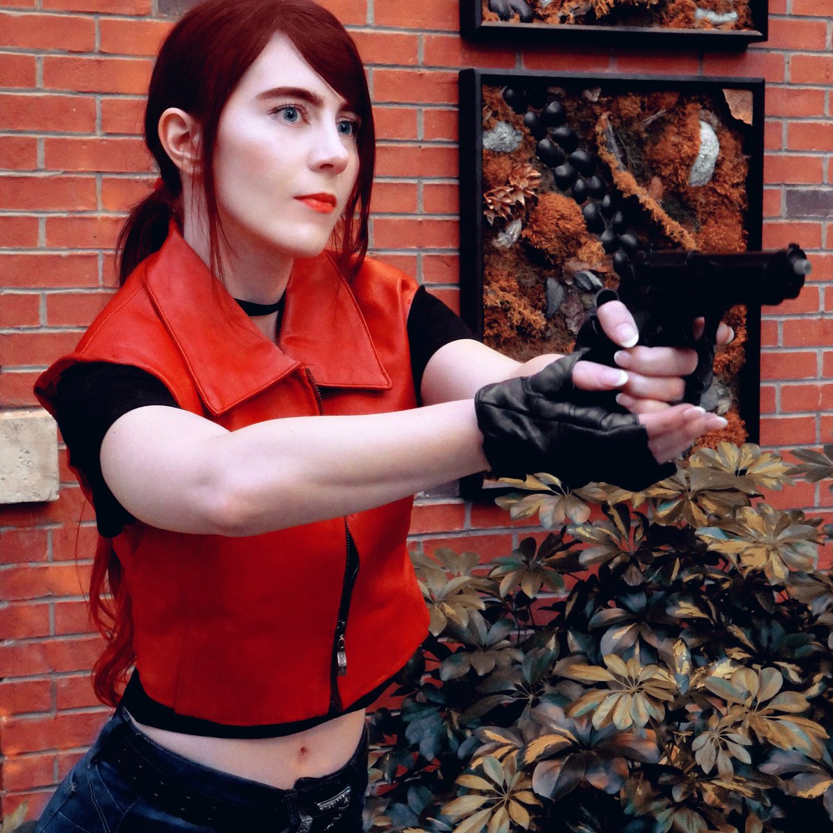 HopeHavoc's tweet photo. I love the colors in these Katsucon (2020) photos so much 🥺❤️ 
Photography by @vjoltedits 🥰
Claire Redfield cosplay by me ofc ✨
#REBHFun https://t.co/oReW6JjOf9