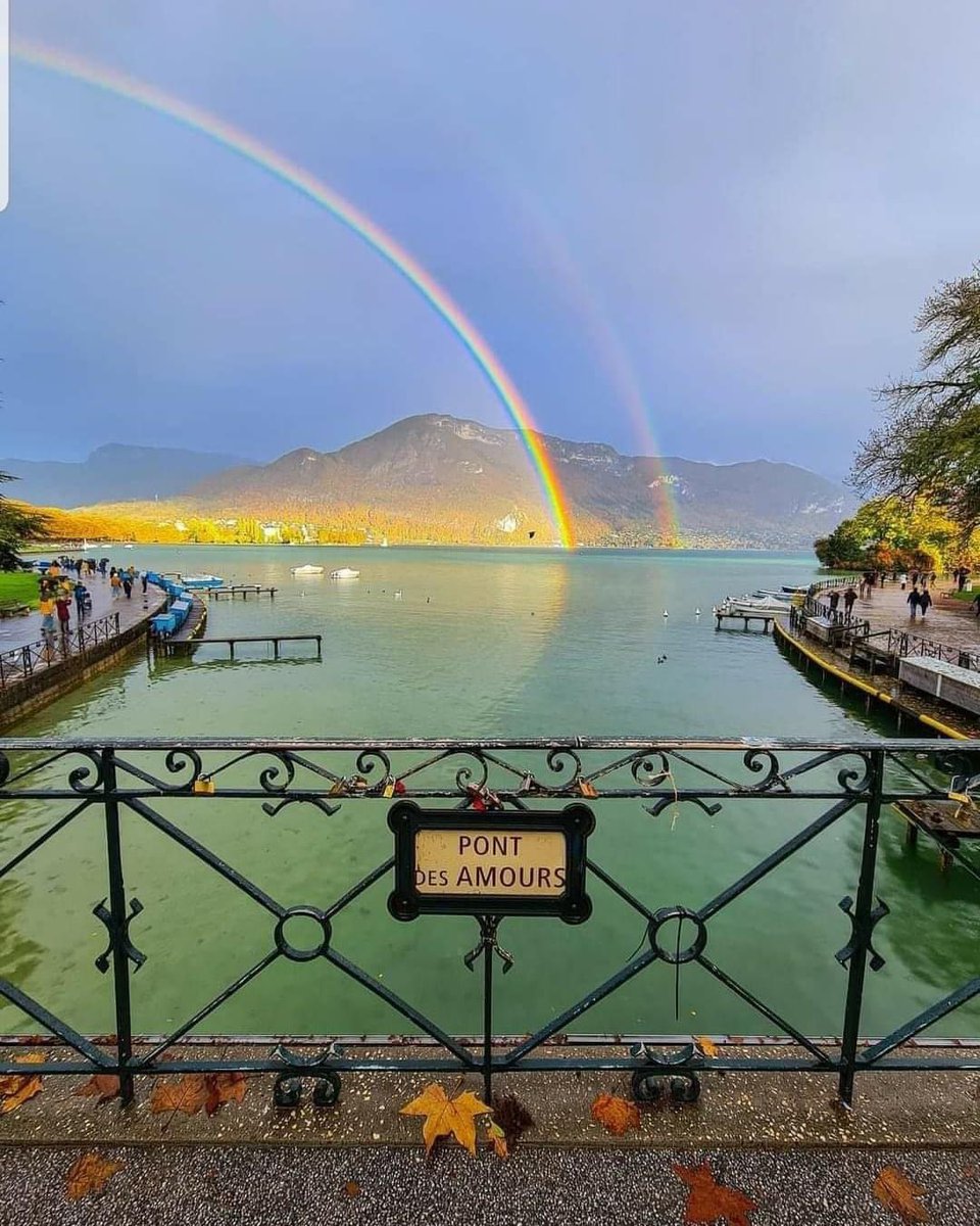 Le pont des amours à Annecy 😍💧🇫🇷 📸 @julien_audigier