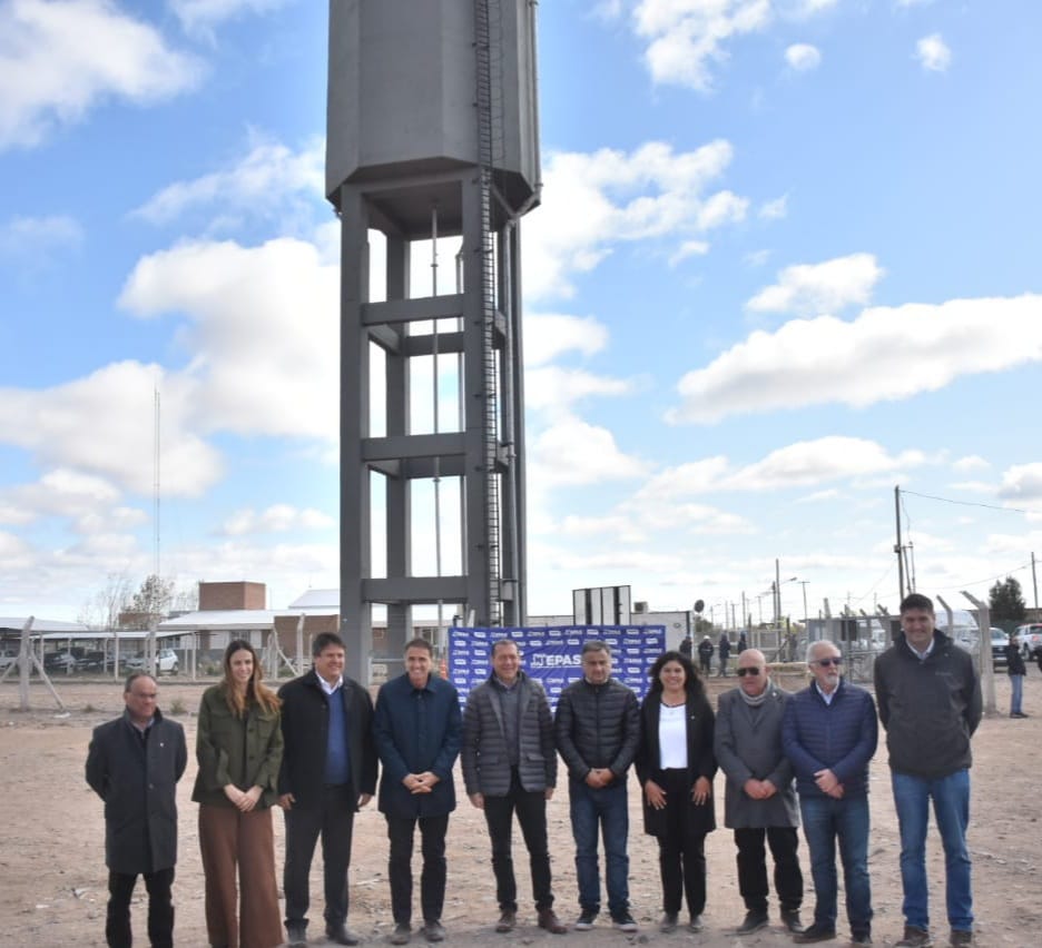 MarianoGaidoOk's tweet photo. #PalabraCumplida. #AguaPotable en Cnia Nueva Esperanza  después de 30 años, y la Megaobra de la Colectora #Cloacal del Oeste que beneficia a 150.000 vecinos ya son una realidad.
Es un gran orgullo compartir esta jornada de justicia social junto a @OmarGutierrezOk y @gkatopodis https://t.co/ZIDEkkqzUK