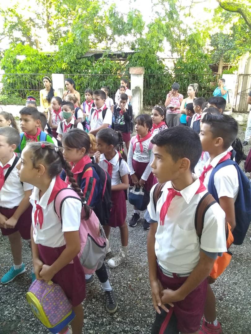 Se estructura la guardia pioneril  en el Colectivo Reemberto Abad Alemán para los Colegios Electorales del Consejo Popular de Guayos ante el advenimiento de la aprobación del #CódigoSì de la Familia. Donde se trabaja de manera constante poniéndole ❤️ a cada tarea
