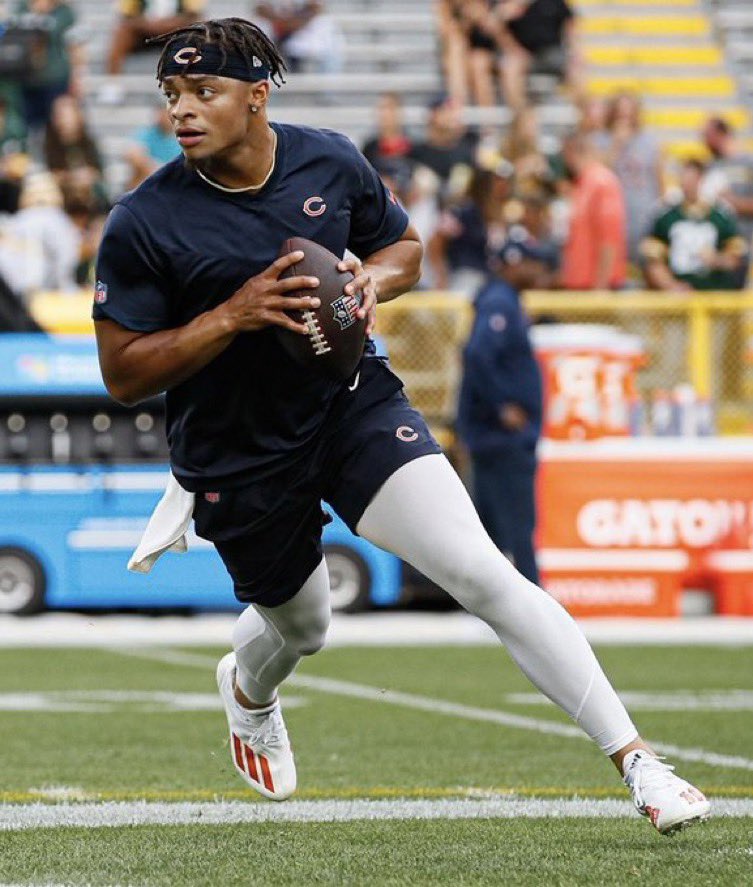 ajdavis22800's tweet photo. i gave mitchell trubisky 4 years 

so i wanna give justin fields 4 years 

if you ain’t like it then unfollow me or block me whatever you have to do https://t.co/2E3DjxZCZt