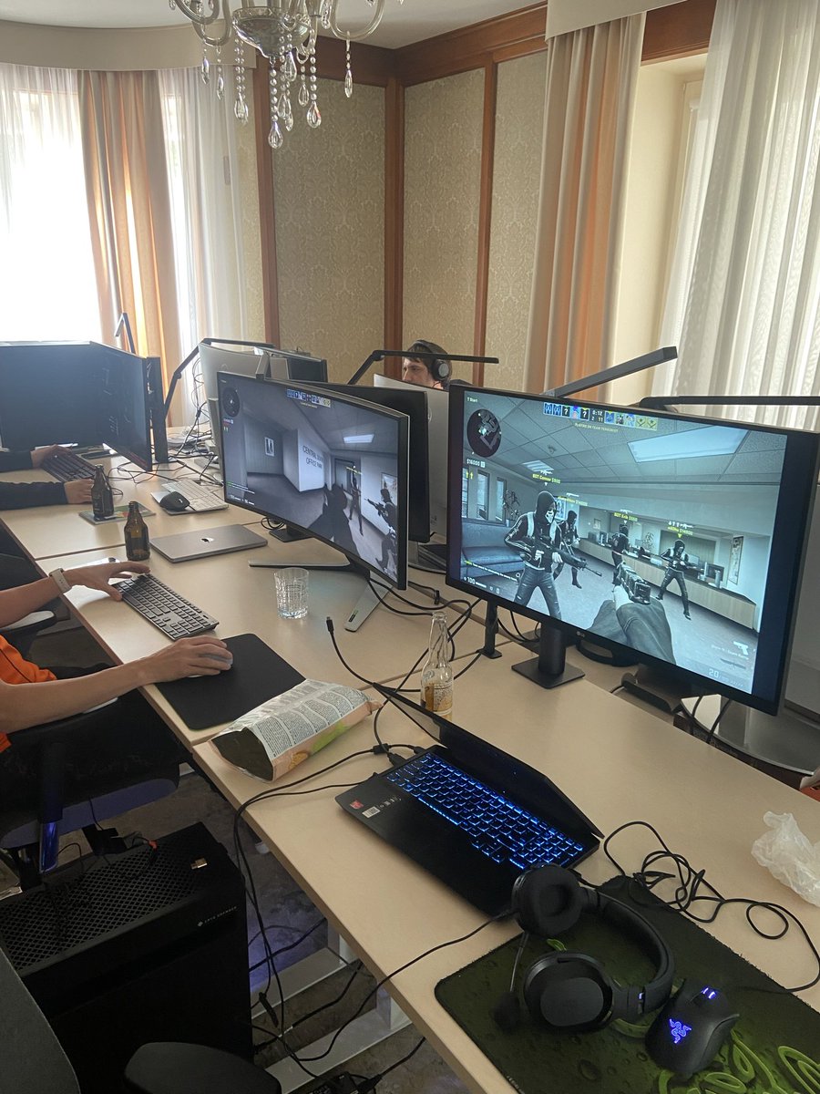 Metamouse_Pay's tweet image. You better be prepared, cos metamouse has its own esports team set up🔥
On Saturday we had a LAN Party, where we played CS:GO, Unreal Tournament, Serious Sam and Dota 2! 

Whos gonna be our coach?👇🏻

#LANparty #metamousefam