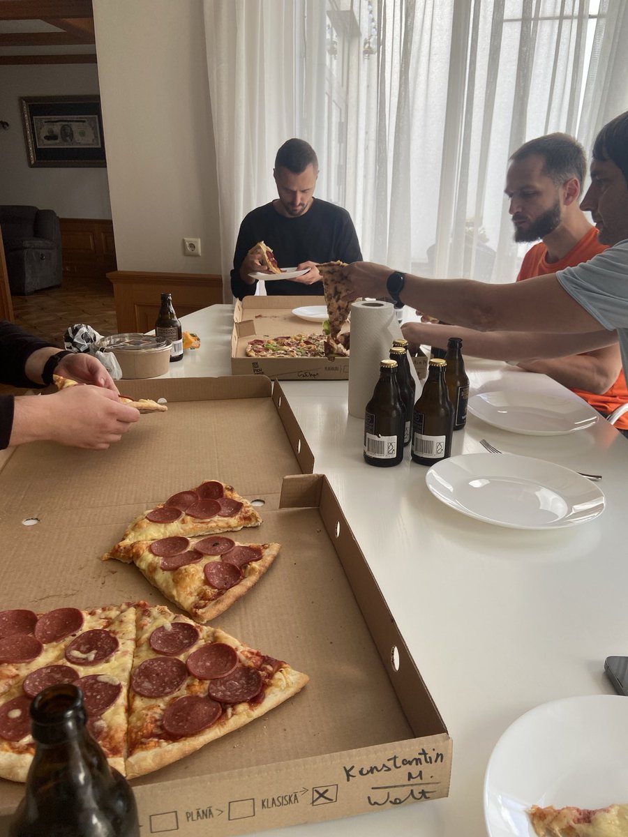 Metamouse_Pay's tweet image. You better be prepared, cos metamouse has its own esports team set up🔥
On Saturday we had a LAN Party, where we played CS:GO, Unreal Tournament, Serious Sam and Dota 2! 

Whos gonna be our coach?👇🏻

#LANparty #metamousefam