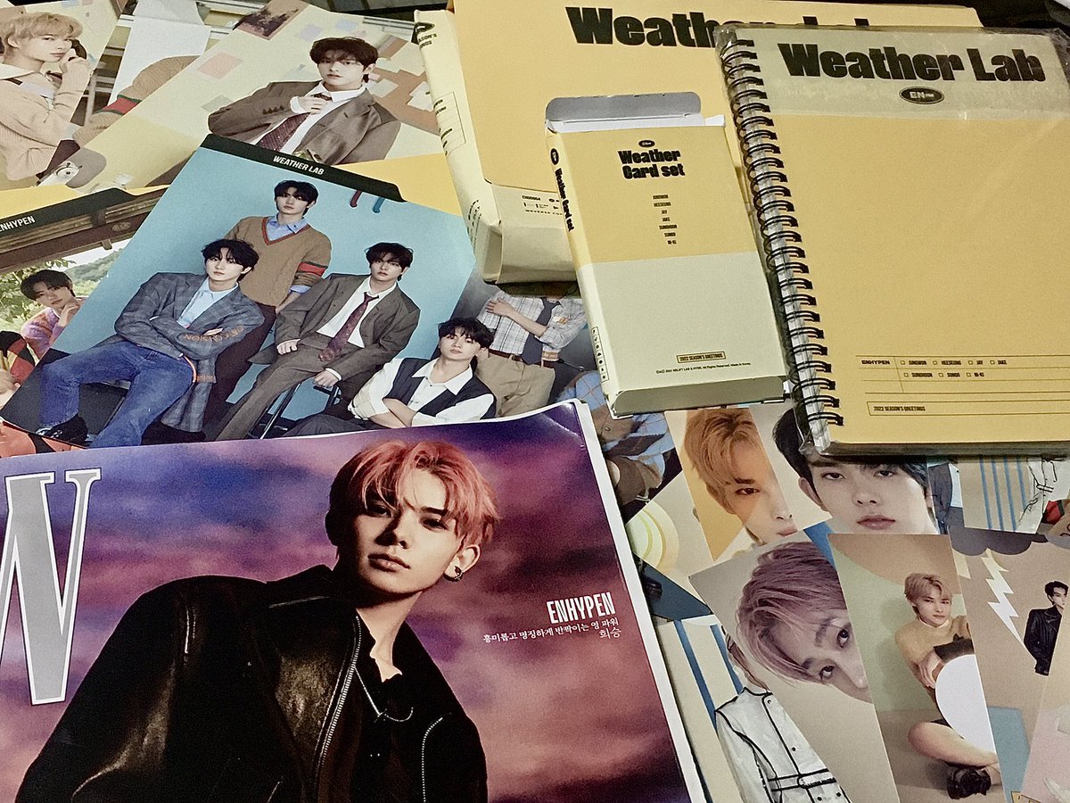 0724cart's tweet photo. ꒰ #cart0724arrived ꒱

💌: received my first giveaway win, didn’t expect it to be this much weather lab unsealed and W Korea enhypen magazine. Thank you! <3 https://t.co/4iUP72yUo2