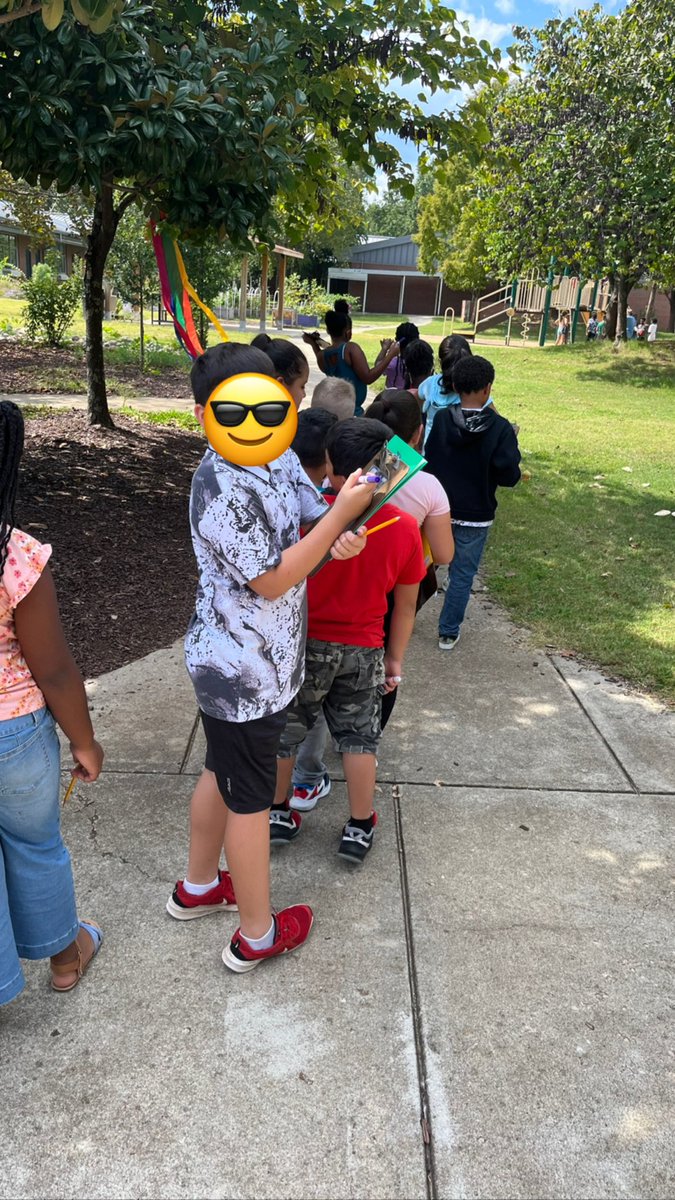 MrsPearsonNC's tweet image. Loving our expedition Take a Hike! We explored finding trails and following maps 🥾🌳🗺📍#UKteacherintheUS #Internationalteacher #participatelearning @ParticipateLrng @MECME_School