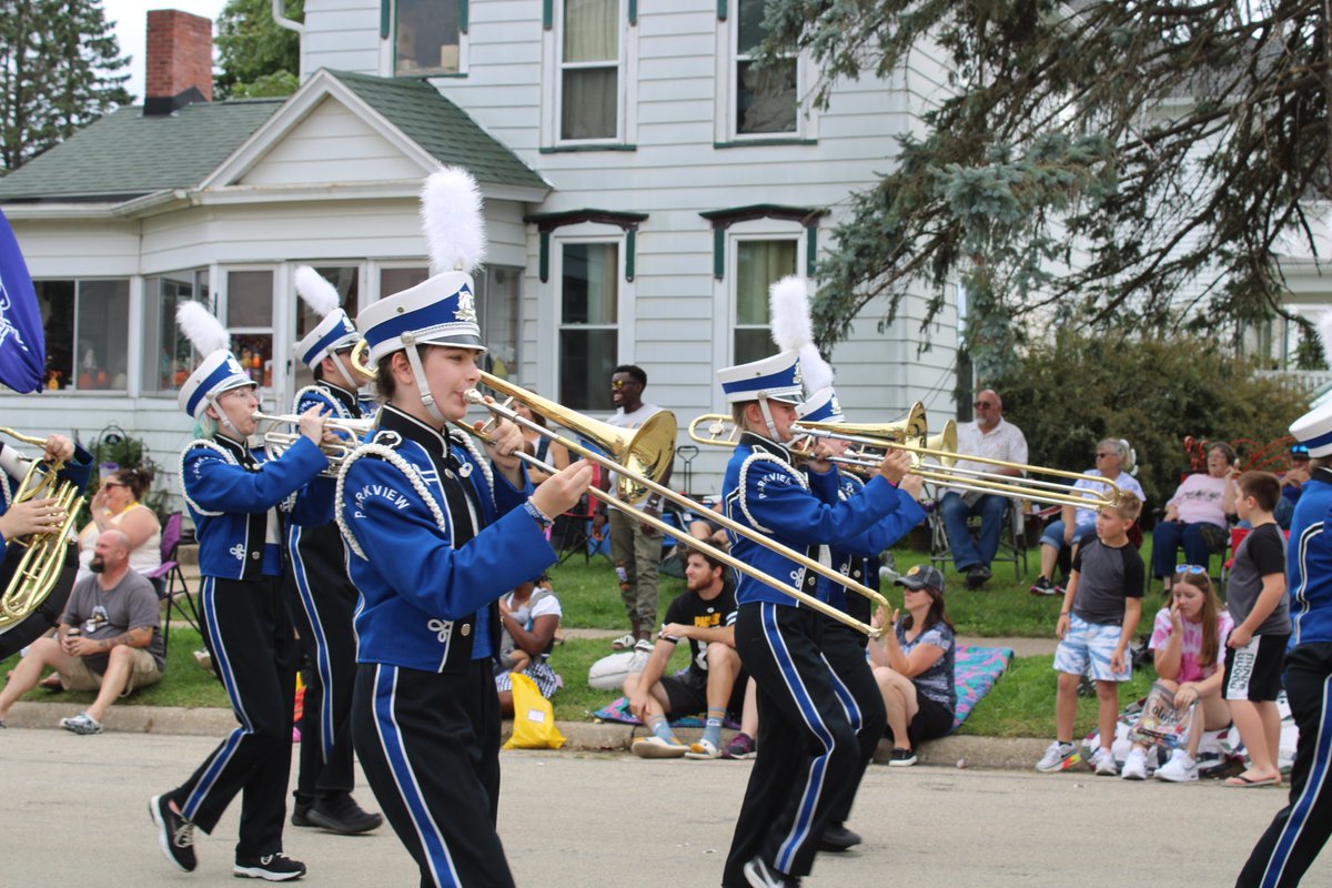 ParkviewSD's tweet photo. Our Parkview Senior High Band represented our #ParkviewCrew this weekend in the Cheese Days Parade! 🎷🎺🥁
They looked and sounded amazing! Help us give them a round of applause 👏 for all of their hard work! https://t.co/NAU84XBGJc