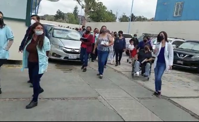 Tu_IMSSDgo's tweet photo. SimulacroIMSS

Personal de la Representación del #IMSSDurango participa en el el #SimulacroNacional2022. #SimulacroIMSS https://t.co/BJy9MKdSGf