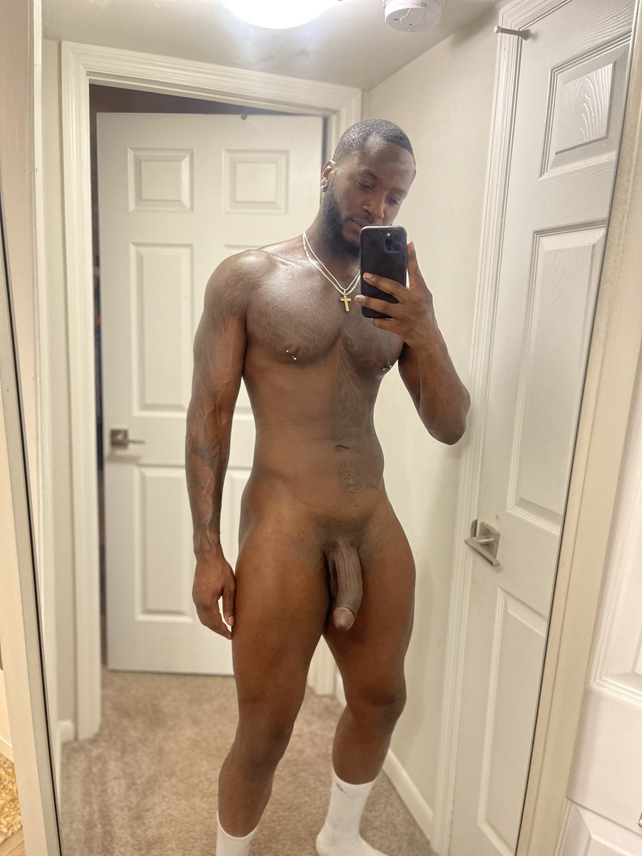 Ayeyohershey's tweet photo. Monday Vibez 🍆🍆 https://t.co/IaMJTykGQm