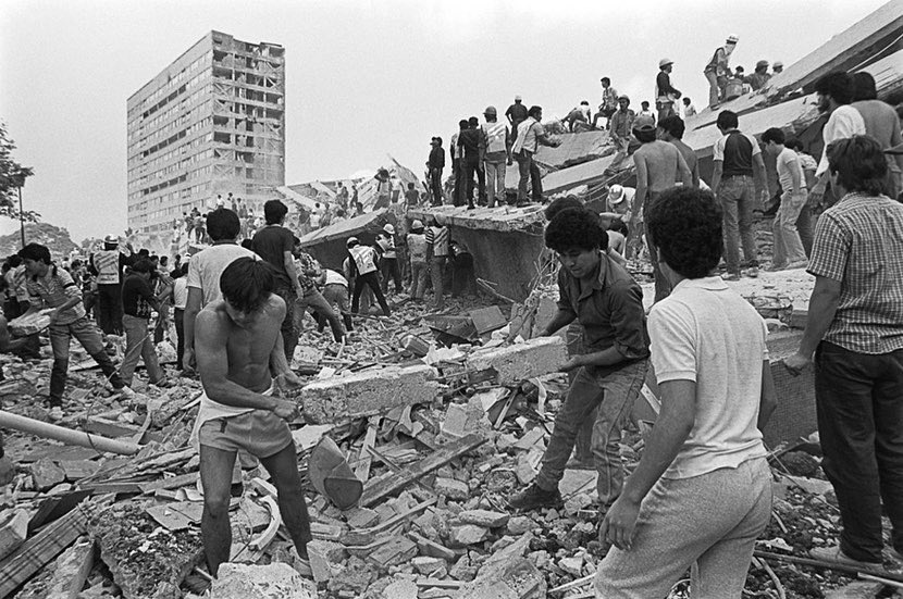 tlatecentral's tweet photo. Después del susto, recordamos los sismos del 19/09 de 1985, 2017 (y 2022) mediante la obra “Ollin”, de Luis Rochín, un readymade que mezcla referentes arqueológicos, políticos y sociales alrededor de un hito que destapó la cloaca de corrupción que rodea la obra pública, (1/2) https://t.co/PigSsB4G81