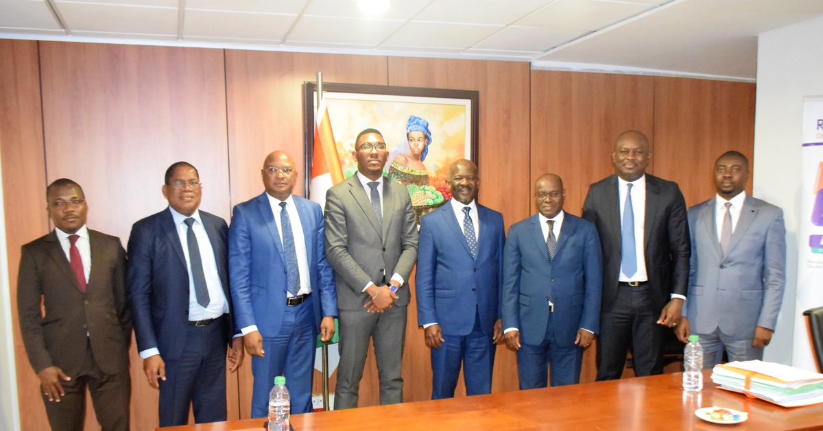 Celestin_Koalla's tweet photo. j'ai été ravi de conduire la délégation de la Direction Générale du Logement et du Cadre de Vie (DGLCV) à la rencontre avec les caisses de pensions, dans le cadre du financement du programme des 25.000 logements sociaux.
#DGLCV
#CK https://t.co/3DRlSCPmmH