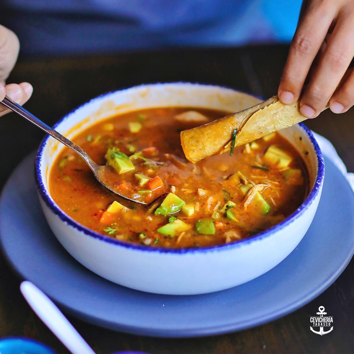 LaCevicheriaTab's tweet photo. No hay nada mejor que un CHILPACHOLE DE CAMARÓN bien calientito para llenar tu panza y corazón después de este puente 👌🏻🤤.
#SomosCevichería #ComeTabasco #ChefLupitaVidal #SeaFood #Tabasco #Villahermosa #Mariscos #VenAComer #RestauranteAbierto #Restaurante #TabascoInspira https://t.co/WSyRD8mIU2