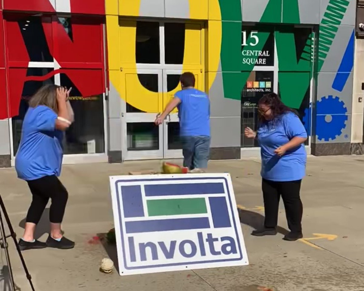 arkdatacenters's tweet photo. Our Youngstown, OH team volunteered at the OH WOW! Children's Center.  After cleaning and sanitizing the activity area, they demonstrated the explosion of a watermelon with rubber bands. They had a fun day and can't wait until next time! https://t.co/bN6RhKDOd9