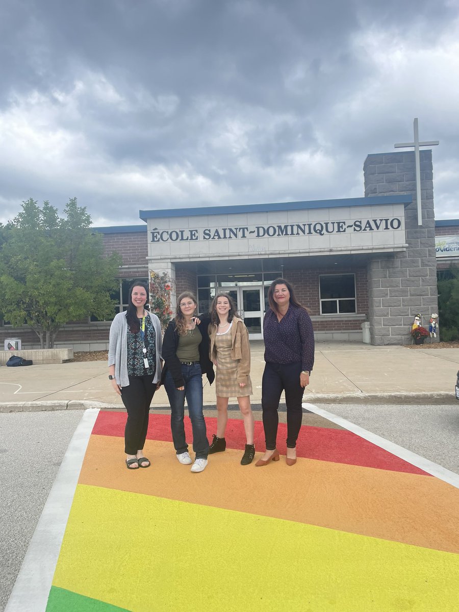 ECStDSavio's tweet photo. Bon voyage à nos sénatrices 2022-2023! Elles se dirigent à Windsor pour la première rencontre du sénat des élèves en présentielle depuis le début de la pandémie. @JeanPaulGagnie1 @sharirobitaille https://t.co/GOi02ITjvK