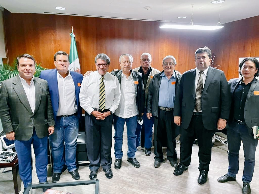 RicardoMonrrea7's tweet photo. En Tabasco como en México #cambioReal solo con Monreal.
Feliz cumpleaños estimado Senador.
@RicardoMonrealA 
@catymonreal_ 
@WADELUIS 
@gerislas @CMonrealista 
@MonrealistasBC 
@razaconmonreal 
@redmonrealBC 
@RSMonrealista 
@DeMonrealismo https://t.co/QCiNH4nC1g