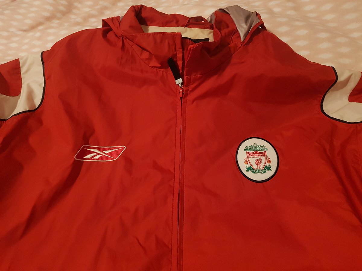 Nigeltails's tweet photo. @slacklfc Have this rain jacket in large. €50+ postage from Ireland. In perfect condition with no damage to badge,  material or sponsors print https://t.co/ref7xMo7j8