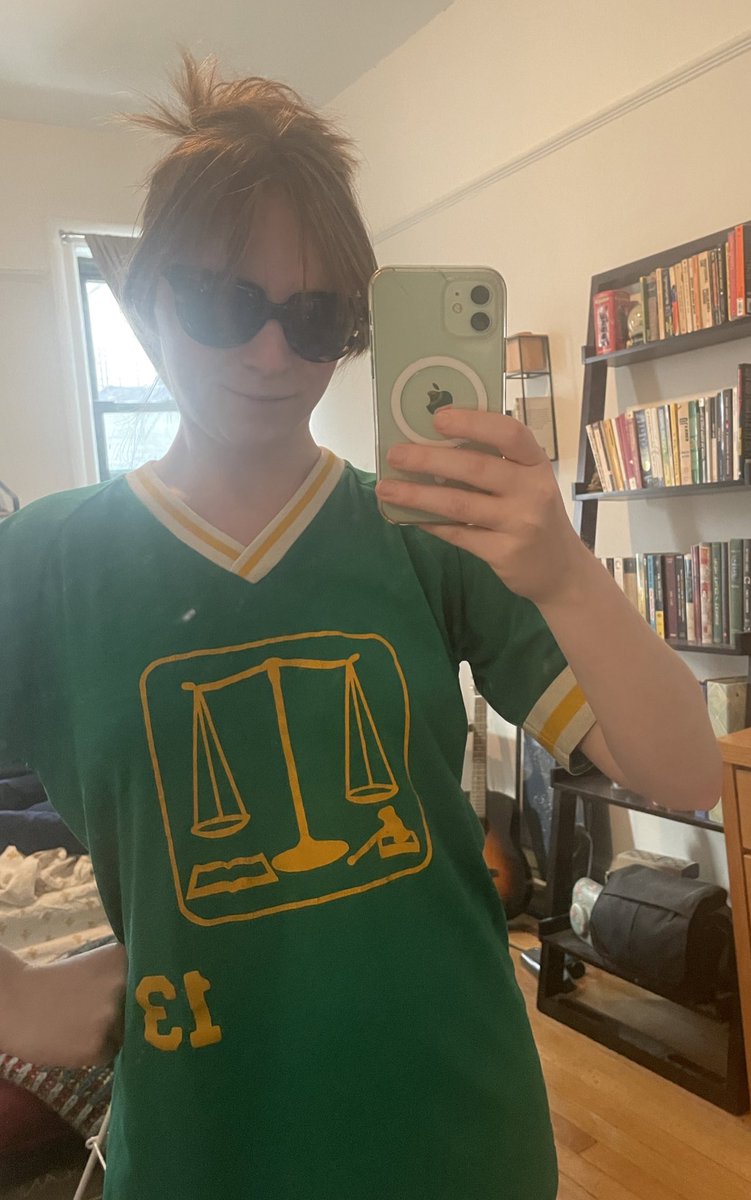 splendaca's tweet image. some guy on the street just called me a “f*cking alien” &amp;amp; when I got home &amp;amp; looked in the mirror at my green shirt, giant sunglasses, &amp;amp; funny hair, realized  he absolutely meant I ressemble a lil cartoon martian