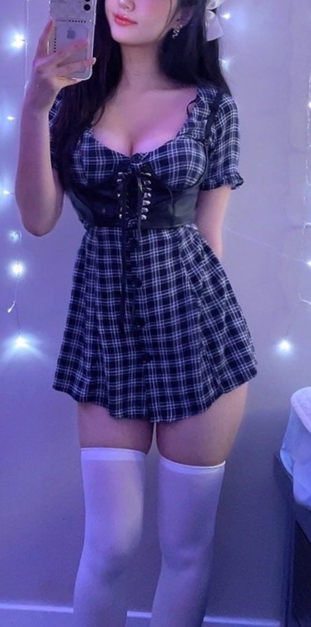 Do you like my dress? 🥰