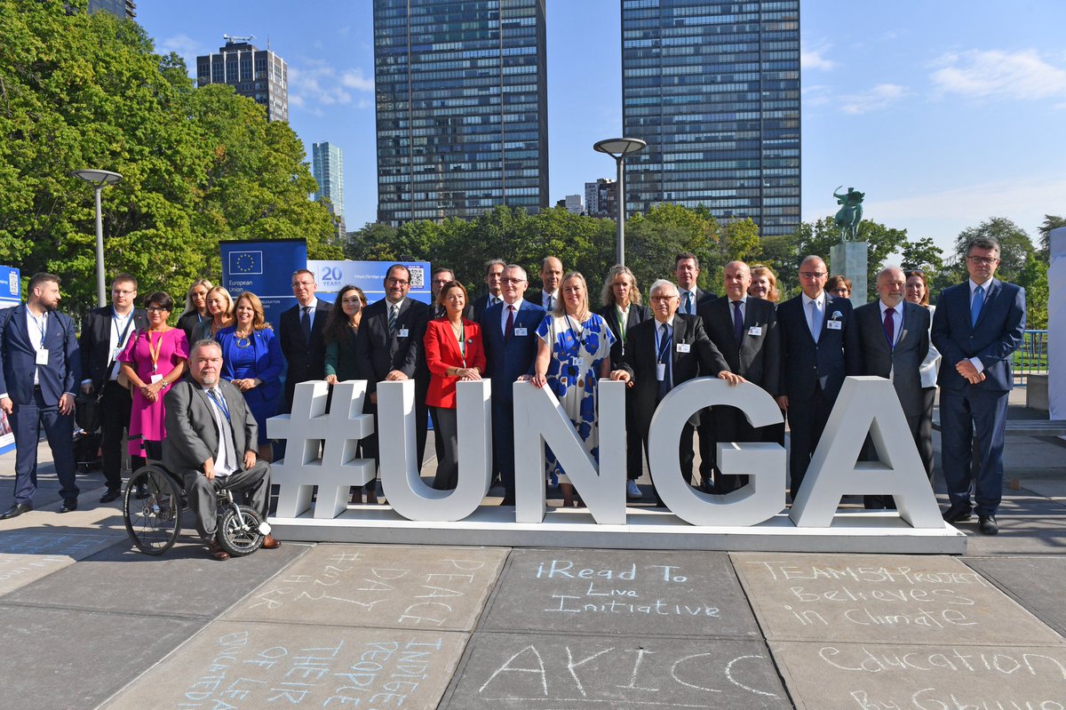JuttaUrpilainen's tweet photo. #TeamEurope plays together at #TransformingEducation Summit for: 

🇪🇺Inclusiveness, quality education for all

🇪🇺Skills &amp; innovations for future

🇪🇺Increased impact &amp; accountability

🇪🇺Youth participation

🇪🇺Universal #HumanRights &amp; #SRHR

Our statement 👉 https://t.co/8gJ8jRjk5X https://t.co/7RuWdEdWel