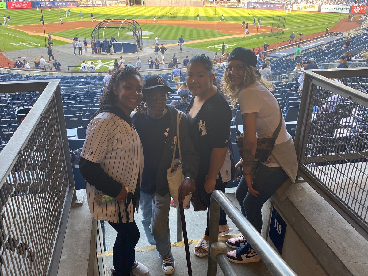Was able to watch <a href="/derekjeter/">Derek Jeter</a> be inducted into the hall of fame courtesy of <a href="/AmrWahba1080/">Amr Wahba</a> and <a href="/SamanthaSpecs/">Samantha</a>. Thank you!!!