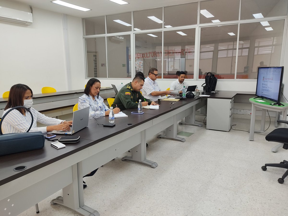 GobMpalCastilla's tweet photo. #AEstaHora | La Administración Municipal en cabeza del alcalde Fernando Amézquita y la secretaría de Gobierno, Seguridad y Movilidad, realizan comité extraordinario de orden público en el municipio, con el fin de socializar proyectos con cargo al fondo de seguridad. https://t.co/0Xxsg2rxwL