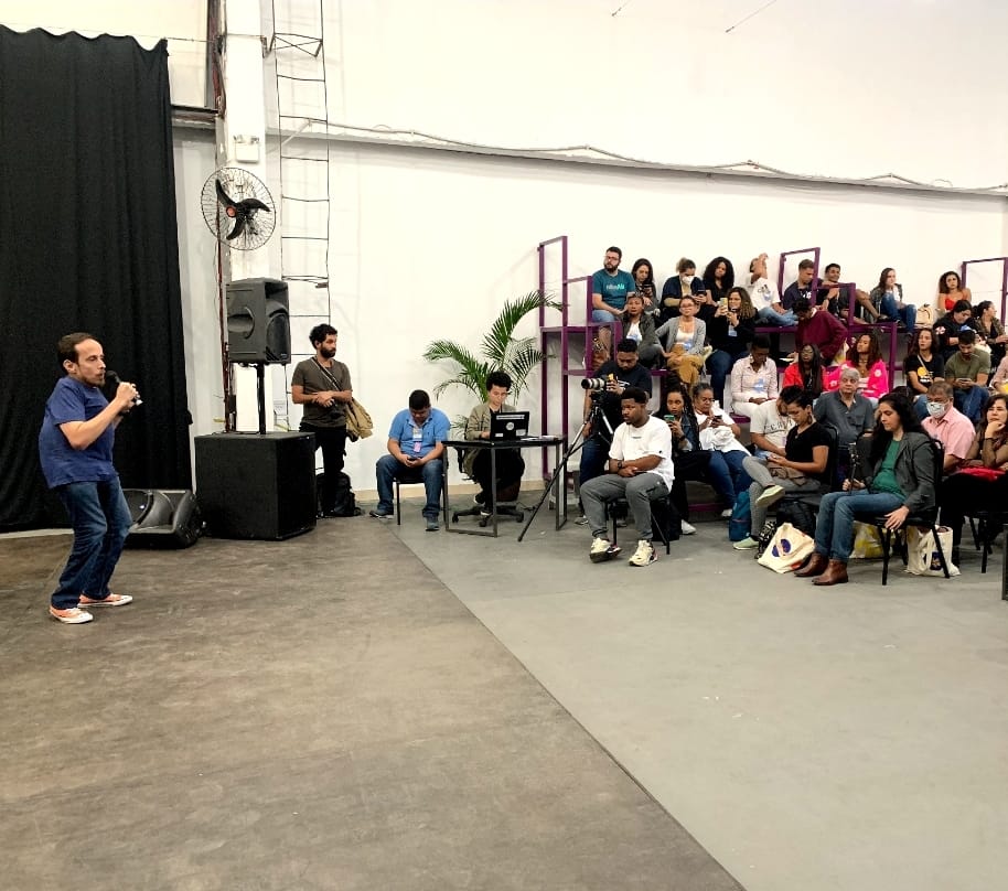 pauloganime's tweet photo. Ao longo da nossa trajetória para mudar o Rio, participei de diversos debates que não foram televisionados, mas contaram com um grande público jovem ouvindo atentamente às ideias dos candidatos 😄

🚀Eu fui em todos! Na Maré, na PUC-Rio e hoje, na UFRJ. 

#voteganime30 https://t.co/DjSnpmFnz4