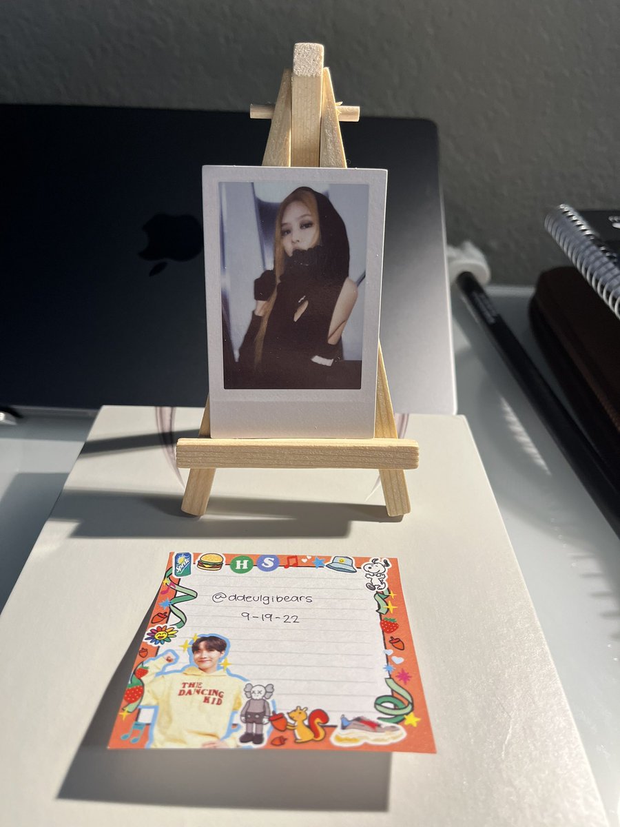 ddeulgibears's tweet photo. WTT

Blackpink Born Pink Grey Ver.

have: lisa small postcard &amp; jennie polaroid
want: jisoo equivalent

USA only! https://t.co/Y6pSeLMGOo