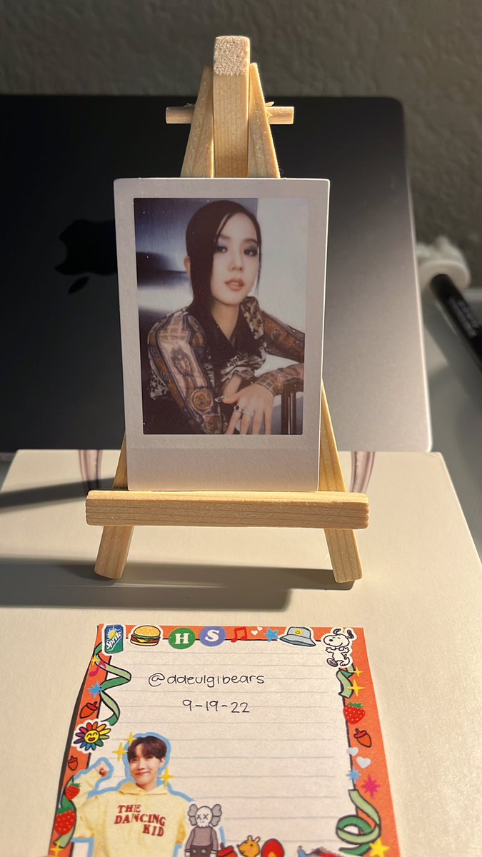ddeulgibears's tweet photo. already have 1 of jisoo polaroids looking for other https://t.co/1qUGgvOVYm