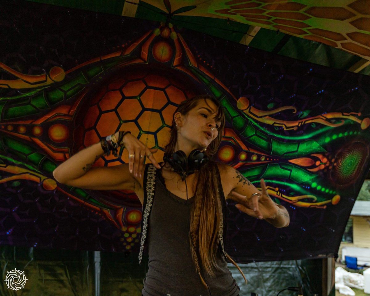 digital_om's tweet photo. #Futuremoon at #CamakavumFestival β¨π€ππ½
Check out her latest set on @TrancentralTV : https://t.co/Ya2ff5LEYE π
#digitalom #digitalomproductions #psychedelictribe #trancefamily #psyfamily #psytribe #culturatrance #psicodelico #psychedelicart #psytrance https://t.co/EUoT5dcsMq