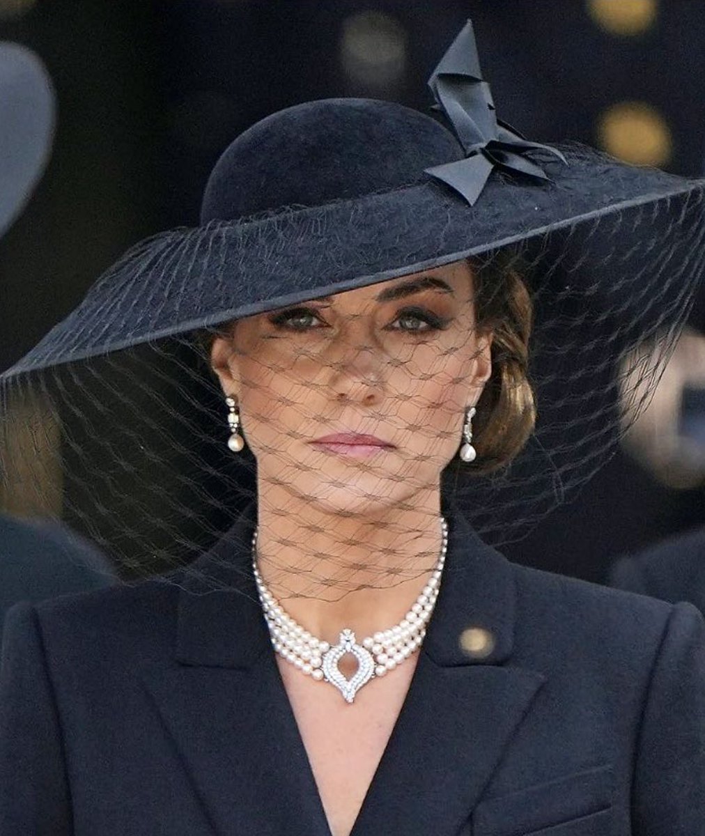 joydreamslink's tweet photo. An emotional Catherine, The Princess of Wales in the Ceremonial Procession following her State Funeral at Westminster Abbey on 19 September 2022. #PrincessofWales #QueenElizabethII #QueenElizabethIIStateFuneral https://t.co/QVIgCxSDCX
