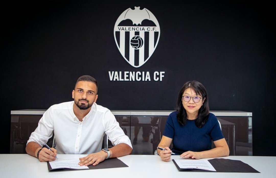 giorgimamarda's tweet photo. Mestalla es mi casa 🧡

🖊

@valenciacf_en 
@valenciacf 
@valenciacf_vale https://t.co/gM2M6ulUWG