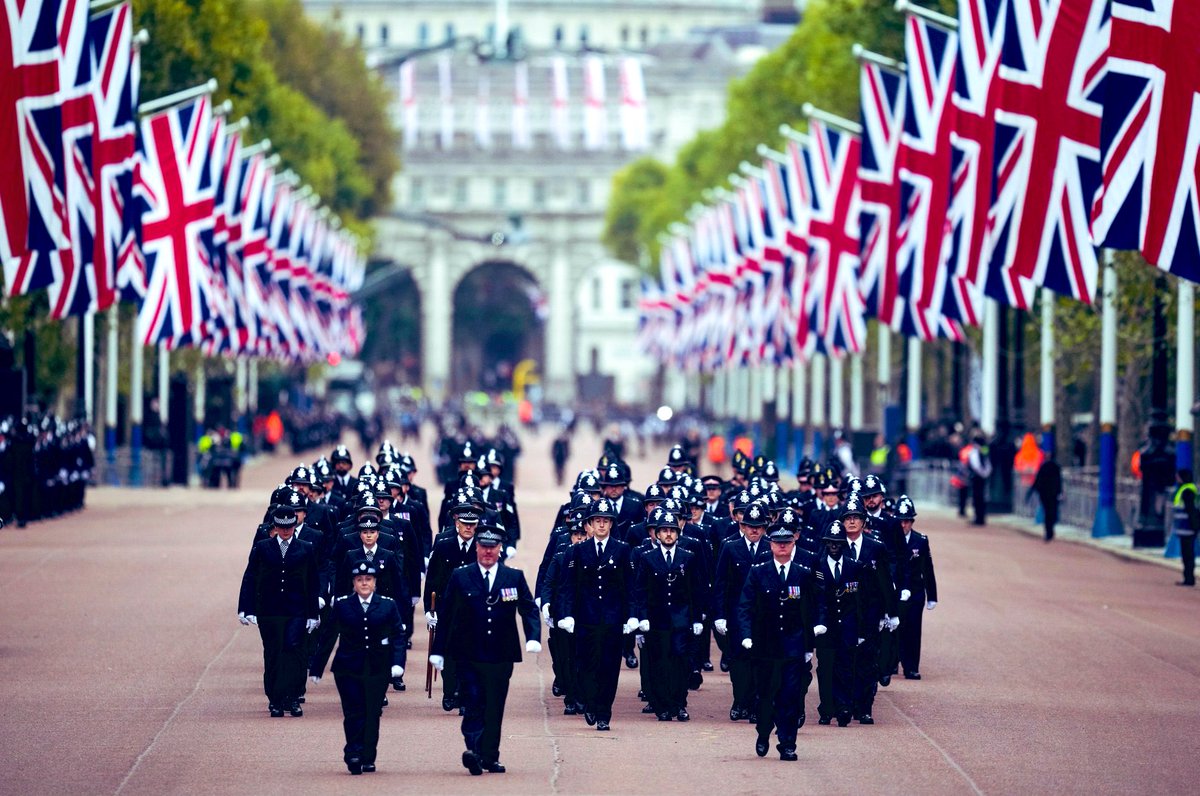 Ian Drummond-Smith (@acc_iands) on Twitter photo What an emotional day for our nation
And what an amazing job by <a href="/metpoliceuk/">Metropolitan Police</a> & all the forces keeping mourners safe (including a large delegation from <a href="/DC_Police/">Devon & Cornwall Police</a> )
In the face of so much negativity about our police, we need to recognise the fantastic work today, and everyday What an emotional day for our nation
And what an amazing job by <a href="/metpoliceuk/">Metropolitan Police</a> & all the forces keeping mourners safe (including a large delegation from <a href="/DC_Police/">Devon & Cornwall Police</a> )
In the face of so much negativity about our police, we need to recognise the fantastic work today, and everyday