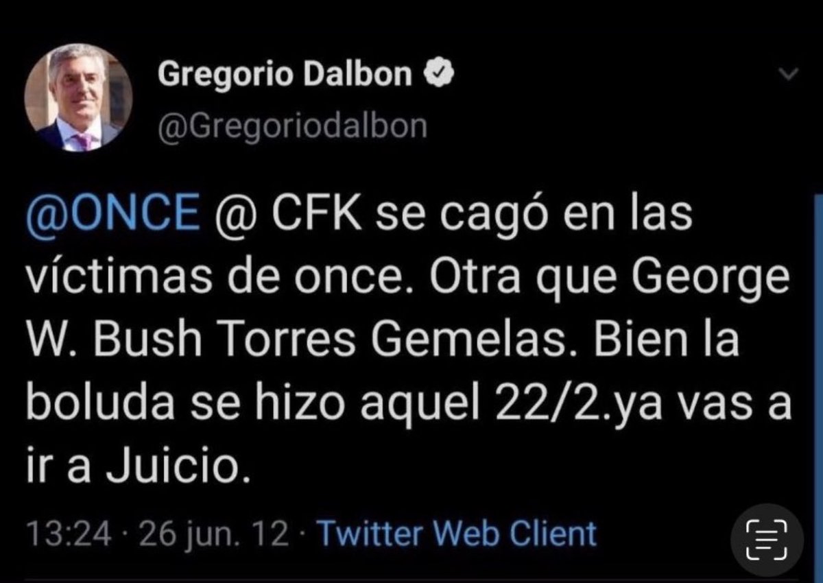 Nikgaturro's tweet photo. Este era Gregorio Dalbón en 2012, cuando no era abogado de Cristina. Este tweet SÍ es serio porque es una acusación directa de un abogado hacia una Presidenta en funciones con epítetos gravísimos (¡¡Y no es chiste!!) Cristina, no entiendo cómo tomaste a este Señor de abogado. https://t.co/yQp37chrjg
