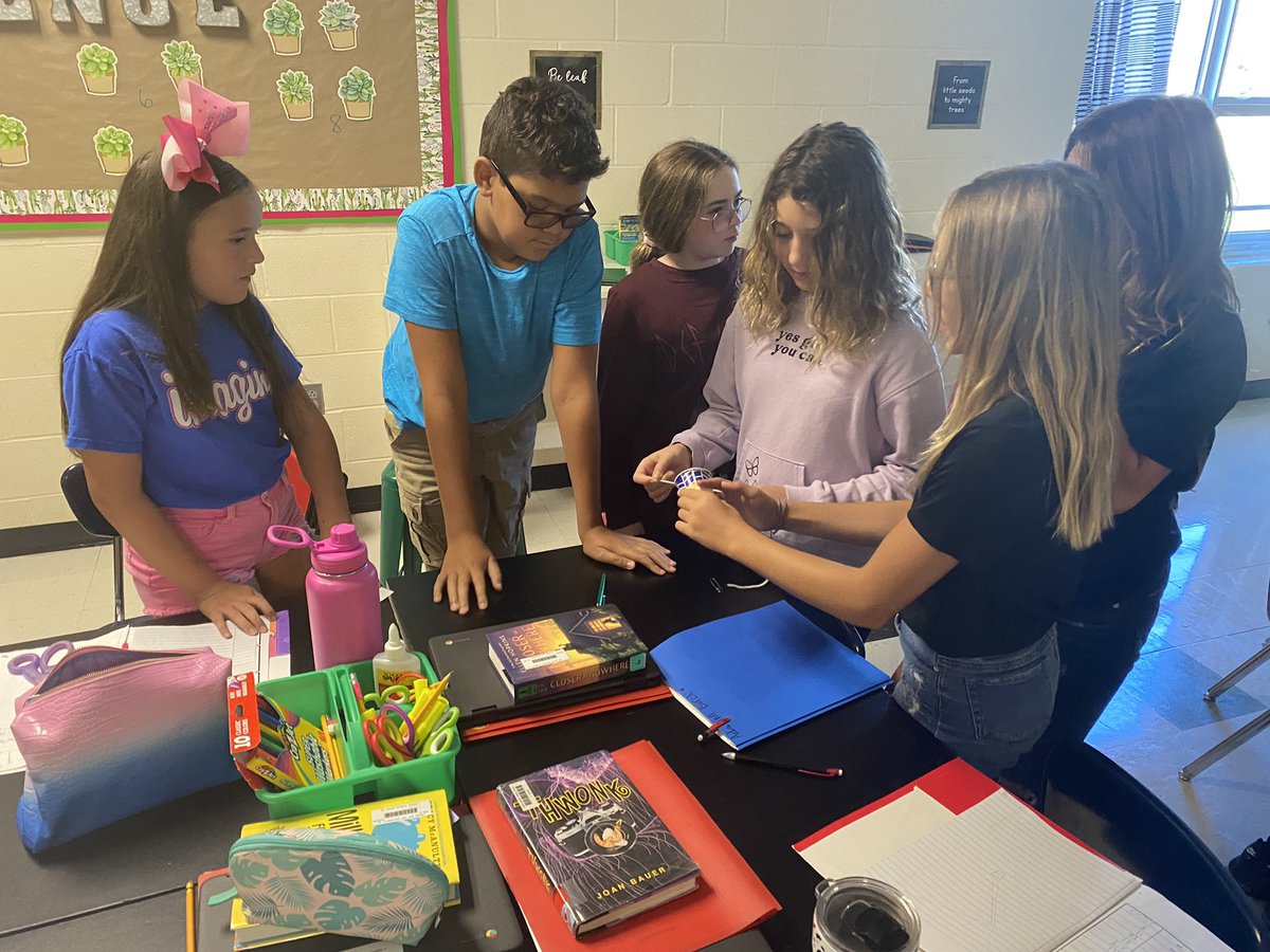 GVSouthMiddle's tweet photo. Students in @MrsSchieberGV’s class work through a simulation to land a rover on Mars! https://t.co/WeePd0mPVw