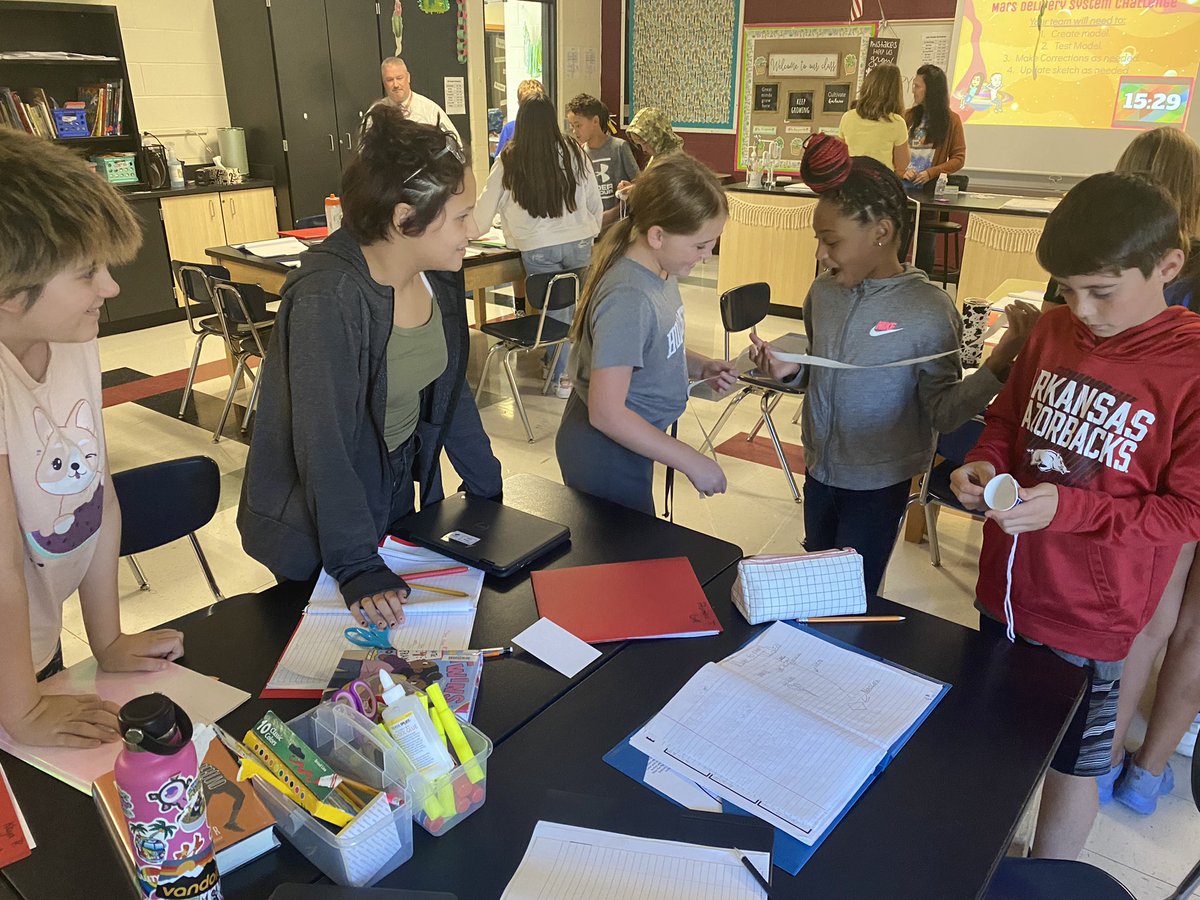 GVSouthMiddle's tweet photo. Students in @MrsSchieberGV’s class work through a simulation to land a rover on Mars! https://t.co/WeePd0mPVw