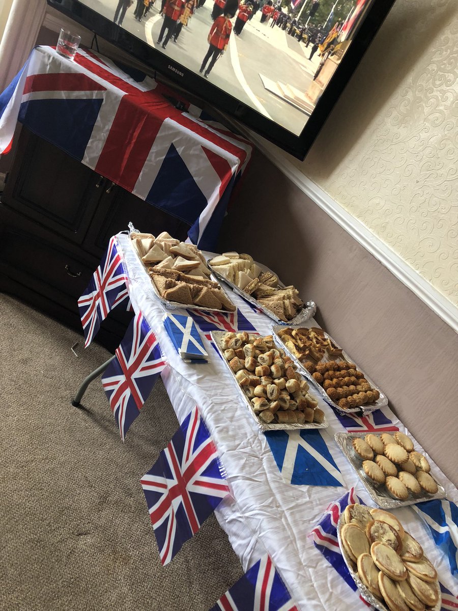 HectorHouse7's tweet photo. Paying our respects to HRH on this sad day. The residents loved being part of this as many of them have lived their life with The Queen from her Coronation https://t.co/5VAlfUUsXU