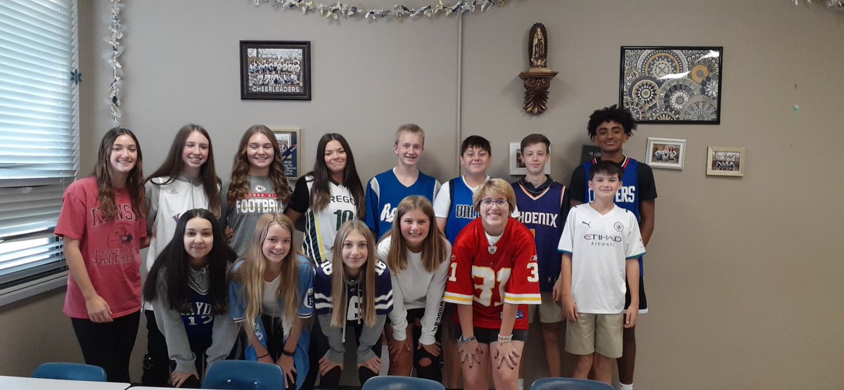 310Hayden's tweet photo. 1st hour Honors Biology getting in the Homecoming spirit! #WeAreHayden #Homecoming2022 https://t.co/Bk2Vg4NaKp