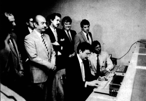 MuseoPresidente's tweet photo. 19 septiembre 1987.- En #Saltillo, #Coahuila, reinician las transmisiones del Canal 7, pionero de la televisión en la Ciudad, con la presencia del Gobernador José De las Fuentes Rodríguez y los directivos del canal: Alberto Jaubert, Alejandro Garza y José Ángel Rodríguez. https://t.co/8ERJ0LsDI9