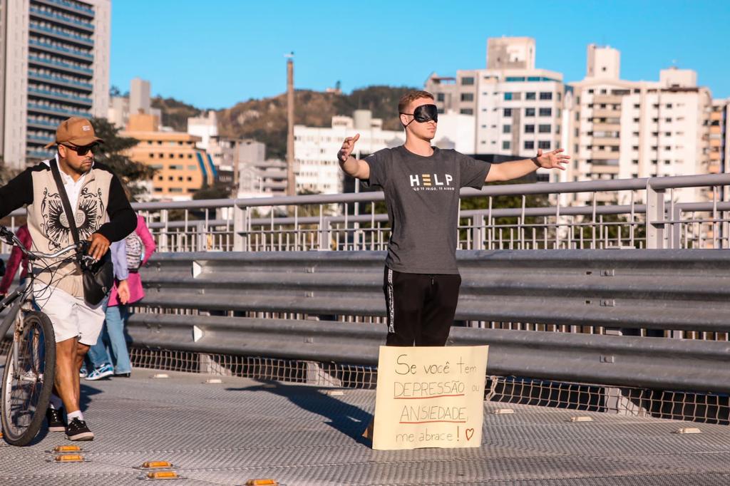 help_fju's tweet photo. Pequenos gestos podem fazer uma enorme diferença no dia de alguém. 

Queremos fazer você se sentir acolhido e valorizado. A sua vida importa, então não desista! ➰💛 https://t.co/ofwkzg6HGE