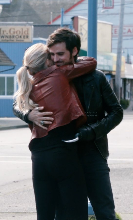 EnchantedSwans's tweet photo. ✨ CS Collection
CS hugging | 5x23
❤️🥰❤️
#captainswan #emmaswan #killianjones #jennifermorrison #colinodonoghue #onceuponatime #ouats5 #cscollection #cshug #cshugging #captainswanhug https://t.co/GM5X5L4jqu
