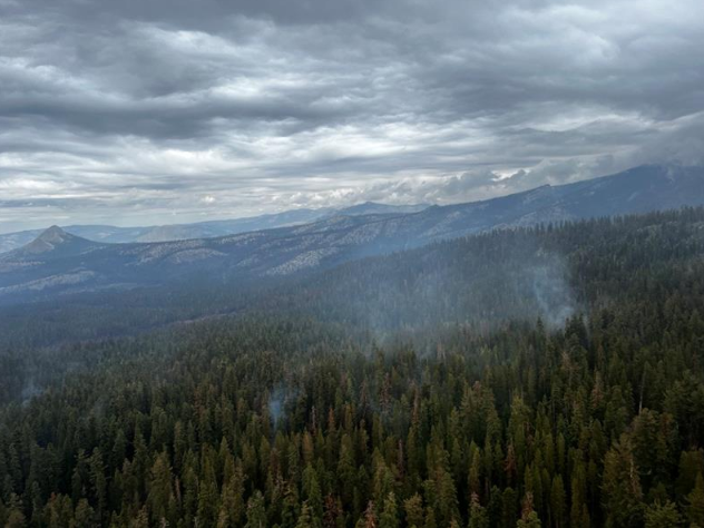 YosemiteFire's tweet photo. We received some precipitation along with lower temperatures! Due to completion of work & lower fire activity, CAIIMT 10 demobilized on Sept 17 & the fires transitioned to a type 4 organization #Rodgersfire is patrol status at 2790 acres. #Redfire 8364 acres w/51 firefighters. https://t.co/0LFwzfrR6I