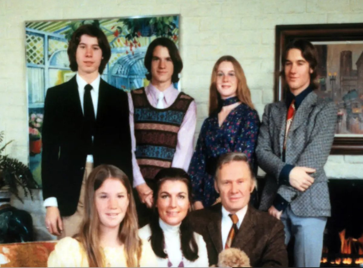 DebutBudsOG's tweet photo. On our next episode (posting 9/26), @kellyattaway, Chelsea, &amp; @NateRagolia dive into the FIRST REALITY SHOW, An American Family (1973).
Get ready to meet the Louds and for us to be loud (though you can adjust the volume as always... it's a #podcast, people!). #firsts #comedy https://t.co/fGeJFrO9Kd