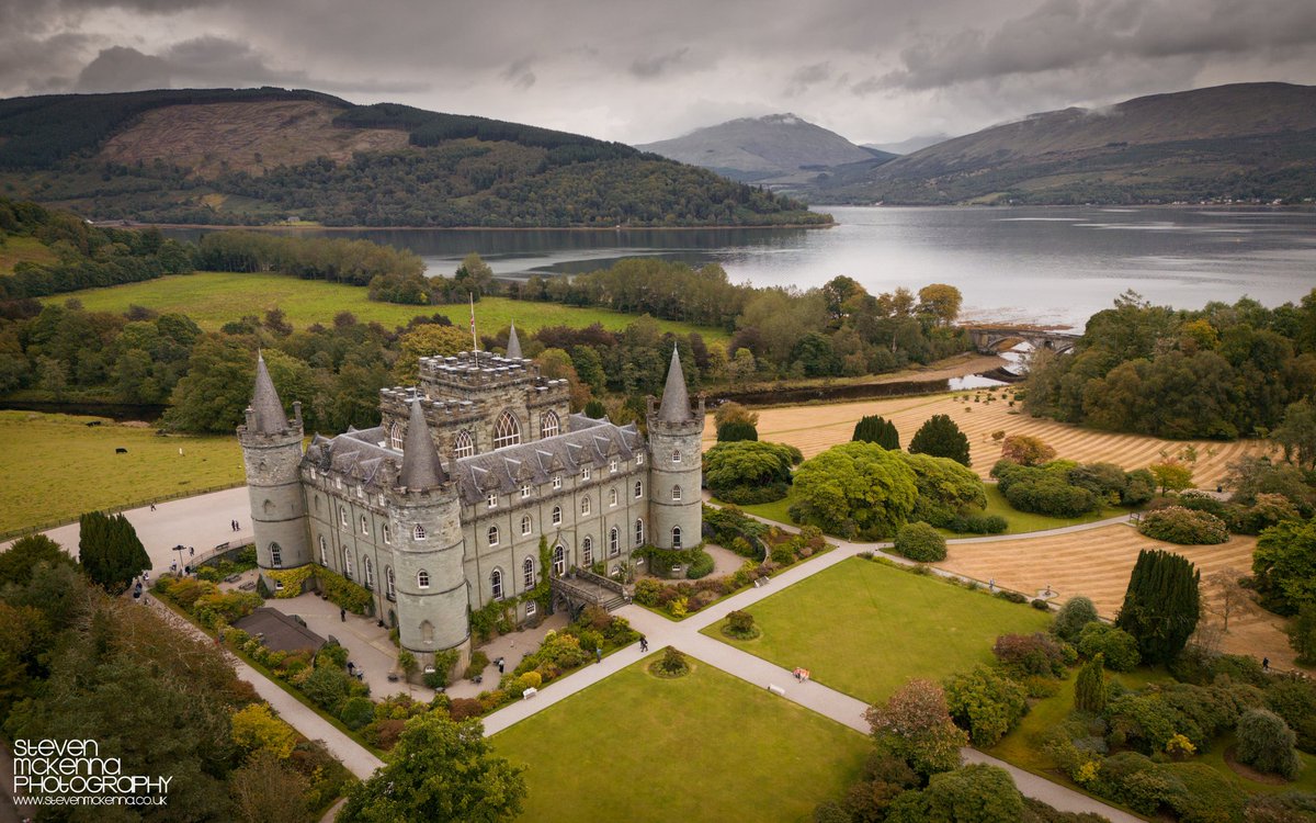 StevieMcKPhoto's tweet photo. I spotted that castles n' stuff have been trending this week... so I went to check out Inveraray Castle today. 

#inveraraycastle #inveraray #lochfyne #argyllandbute #visitargyll #visitscotland #castle #castlesofscotland #castlesofeurope #castlesoftheworld #mountains #clouds https://t.co/Vm4ieWeQw5