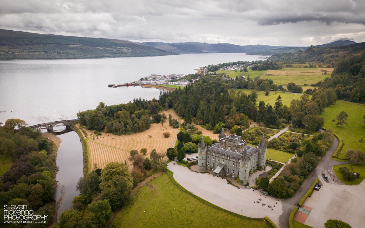 StevieMcKPhoto's tweet photo. I spotted that castles n' stuff have been trending this week... so I went to check out Inveraray Castle today. 

#inveraraycastle #inveraray #lochfyne #argyllandbute #visitargyll #visitscotland #castle #castlesofscotland #castlesofeurope #castlesoftheworld #mountains #clouds https://t.co/Vm4ieWeQw5