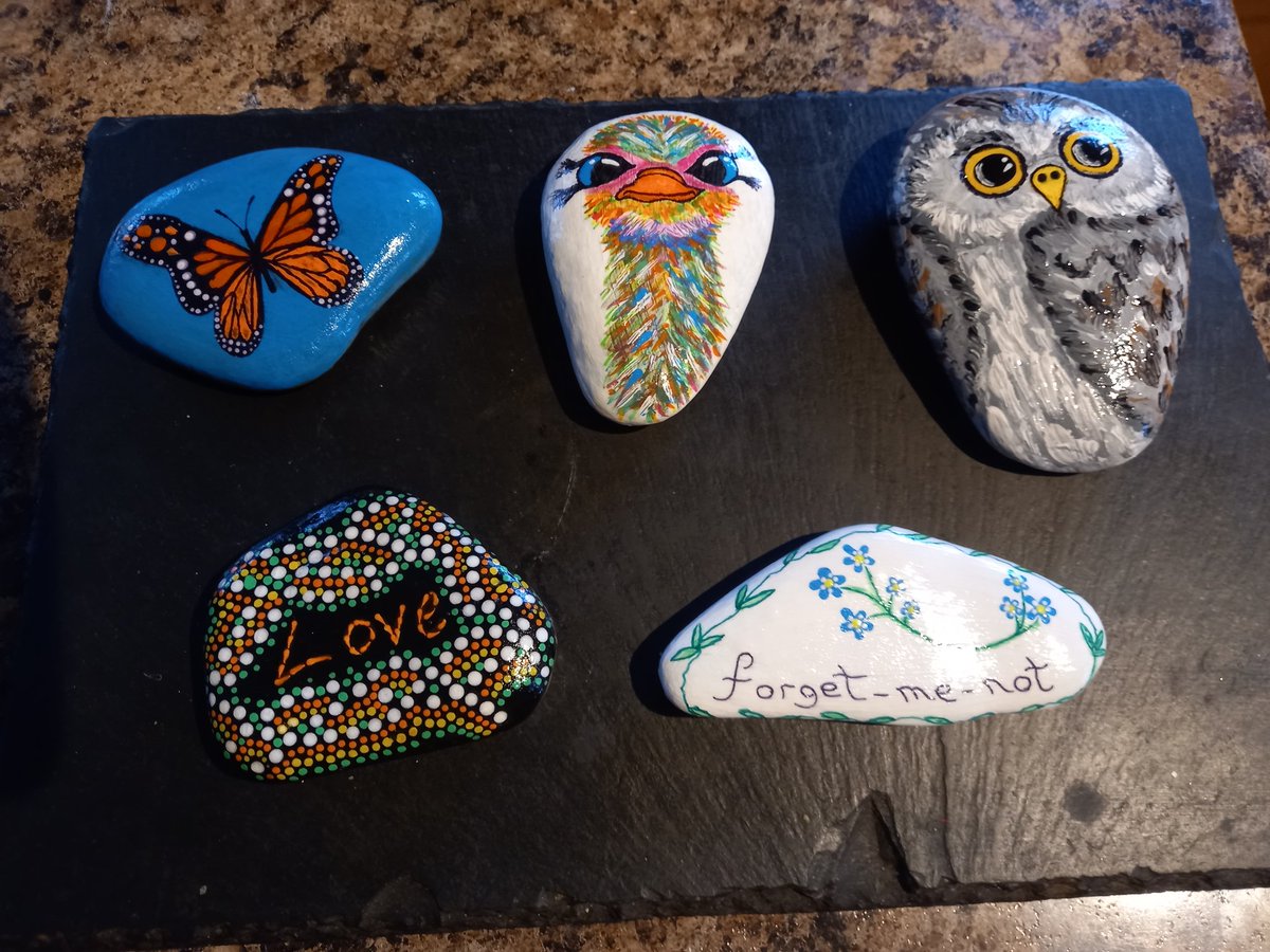 Just finished my second batch of stones.  Now painted 10 in total.  Woohoooooo.......