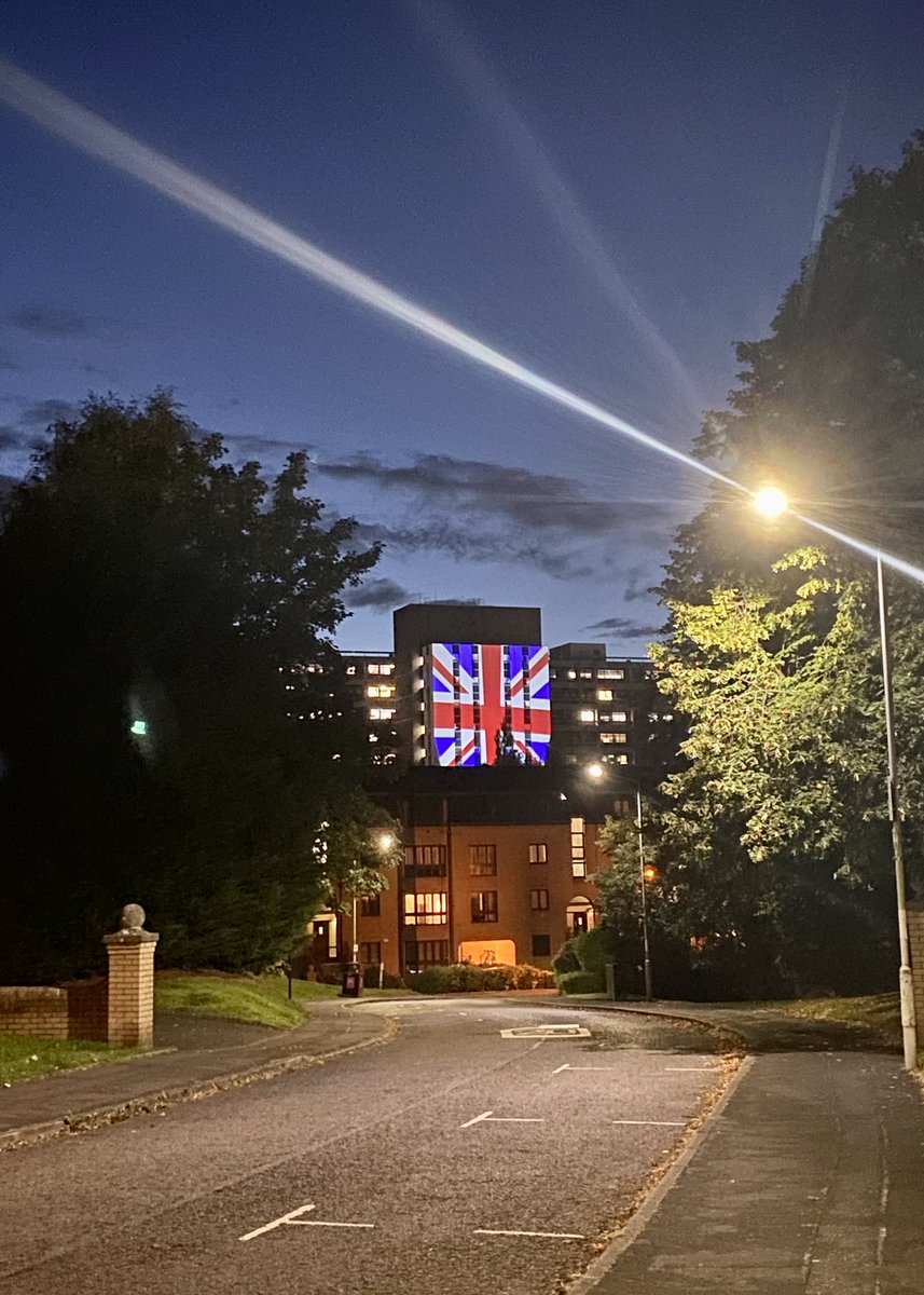 GlasgowWEToday's tweet photo. Gartnavel Hospital, Glasgow, Monday September 19, 2022. #queensfuneral #QueenElizabethII @NHSGGC https://t.co/8Lih7rYbj1