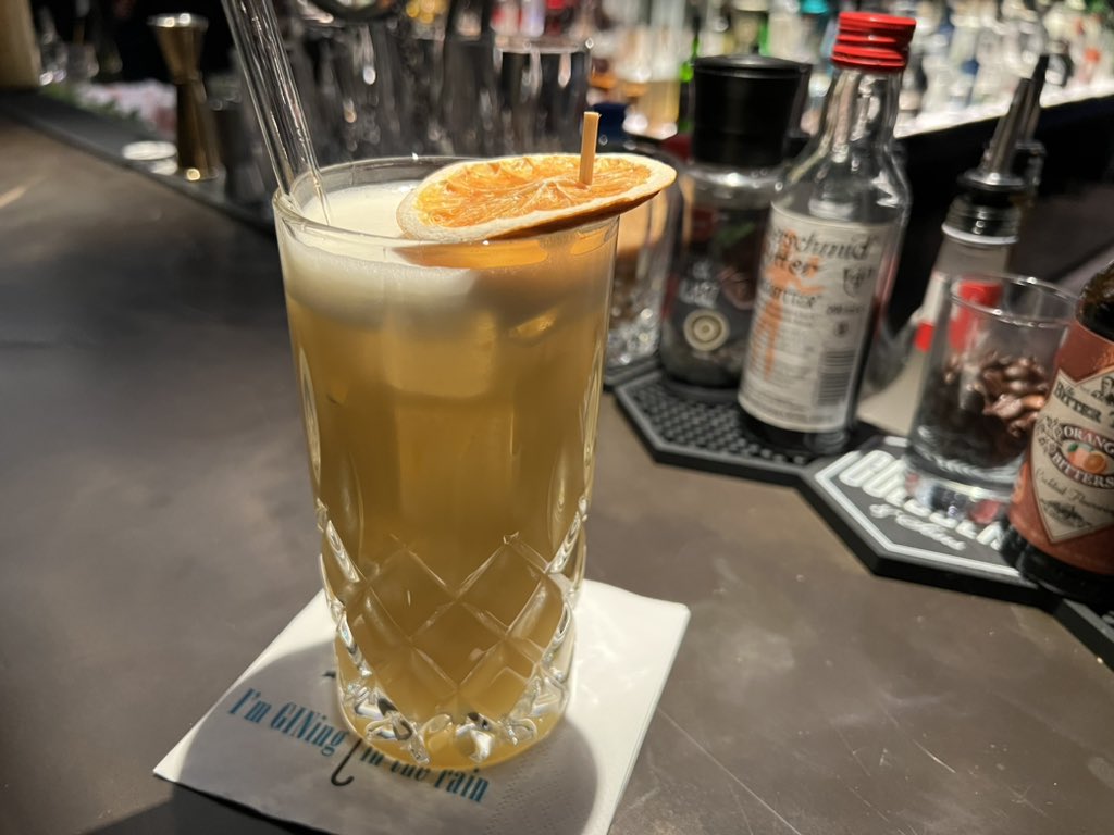 JKaschuba's tweet photo. Arrived in Nuremberg for #DOAG2022. Dark Nuremberg Castle .. Energy saving in Germany ... but delicious cocktail at @MotelOne mainstation #cloudone bar at 14th floor https://t.co/v5POgJF2uh