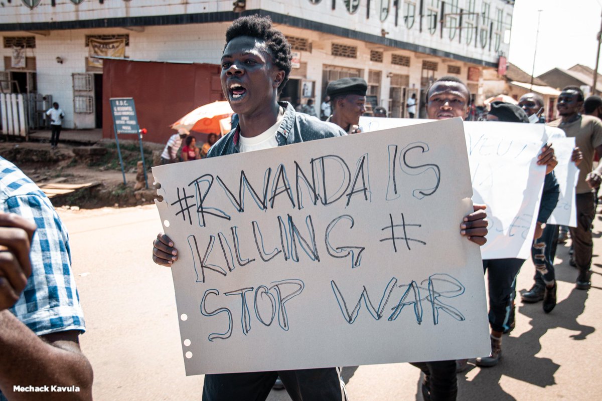 ShabaniLoswire's tweet photo. #BENI

À l'occasion de la journée  internationale de la paix, notre mouvement,@luchaRDC ,organise une manifestation pacifique pour exiger aux @FARDC_off la reprise de BUNAGANA,le départ immédiat de la monusco et la lev��e de l'État de siège partant de son inefficacité.J'y serai ✊ https://t.co/ZTZi4P5AnD