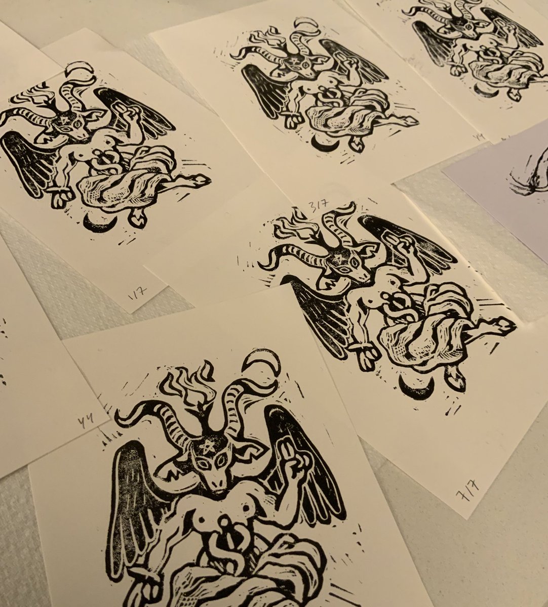 anyone who does printing: what's a good ink to use? I have a water based one, is that not suitable for selling prints? Should I get an oil based one? if anyone is experienced w printmaking I'd love to hear your recommendations for inks/tools